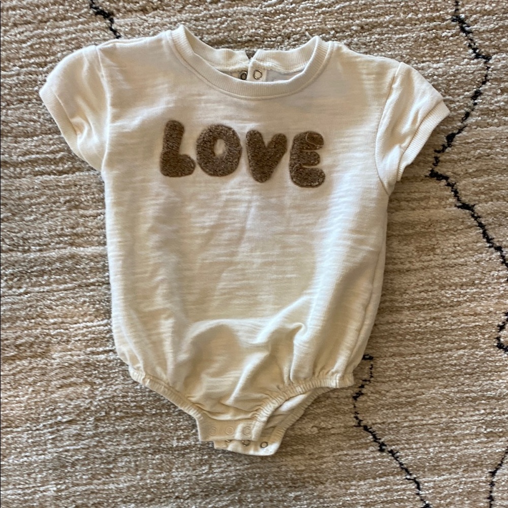 Cream bubble shirt with 'LOVE' Design